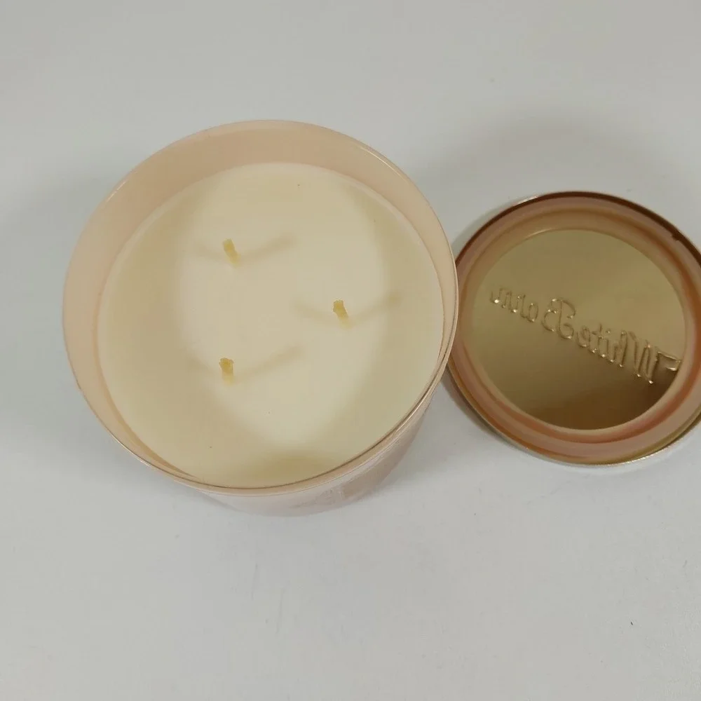 Bath & Body Works, White Barn, 3-Wick,‎ 14.5 oz Candle ~Cinnamon Sugared Pecans